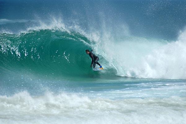 Vaughn Harris, dropknee forehand tube/barrel at Llandudno