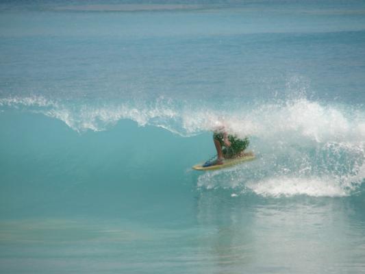 Arthur Sierra, dropknee forehand tube/barrel at Dreamland