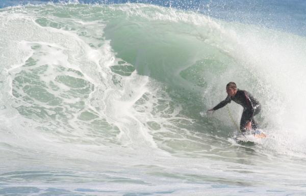 Vaughn Harris, dropknee forehand tube/barrel at Koeel Bay (Caves)