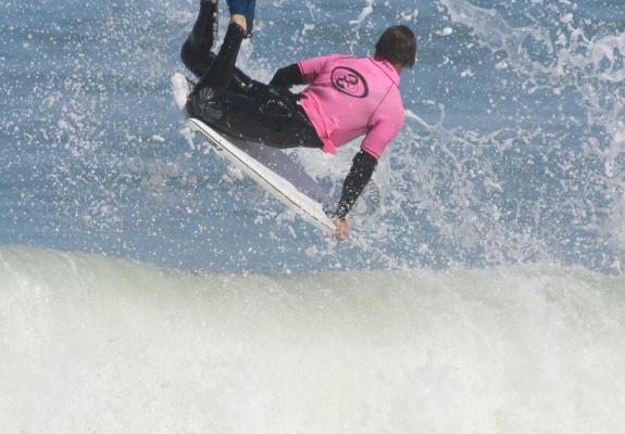 Justin Hoeben, reverse 360 air at Koeel Bay (Caves)