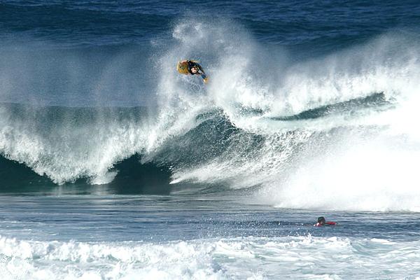 Mitchell Rawlins, reverse 360 air at Pipeline