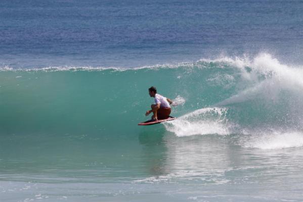 Warren Tickner, dropknee forehand trim at Sebastian Inlet