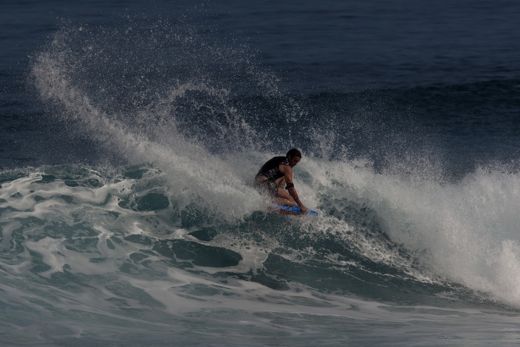 Dropknee forehand snap at Pipeline