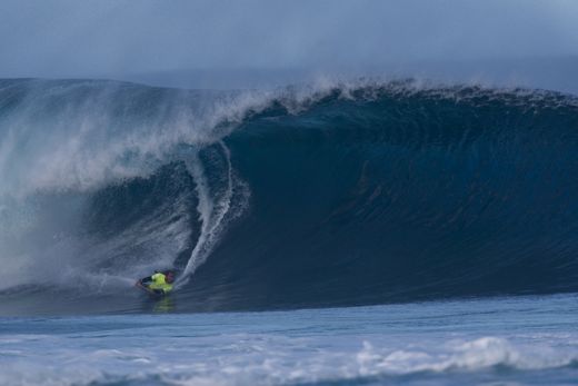 Bottom turn at Pipeline