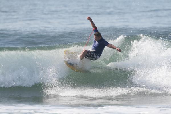 Arno Hattingh, dropknee forehand floater at Bali