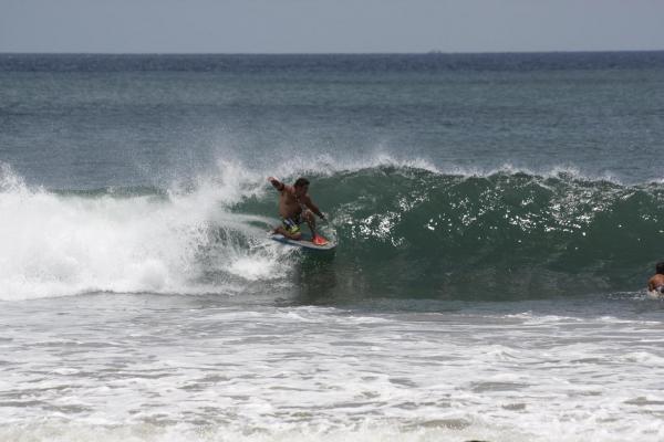 Arno Hattingh, dropknee forehand tube/barrel