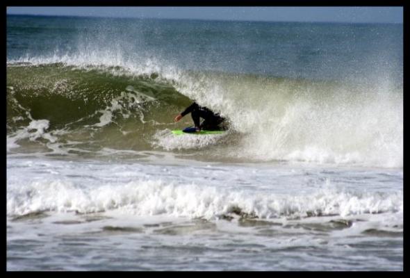 Arno Hattingh, dropknee forehand tube/barrel at Betties Bay