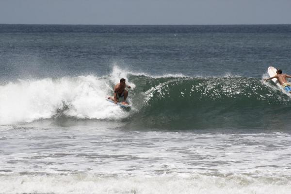 Arno Hattingh, dropknee backhand bottom turn