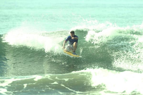 Arno Hattingh, dropknee forehand cutback at Bali