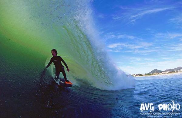 Aden Kleve, dropknee forehand tube/barrel at Krans