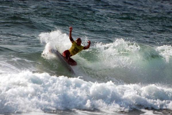 Dylan van Tonder, dropknee forehand snap at Sun Coast Beach