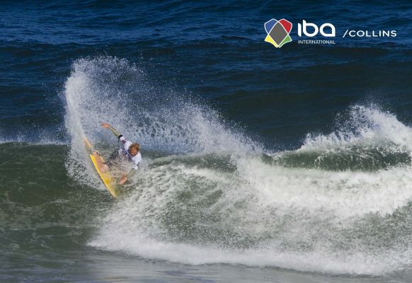 Dave Winchester, dropknee forehand snap at Praia Grande, Sintra