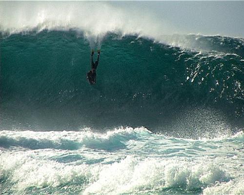 Wesley Fischer, freefall at Pipeline