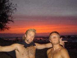 Keiki House 2004 :: The Don & the Juxsta posing for one awesome sunset shot